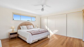 4 Schlafzimmer, Bügeleisen/Bügelbrett, WLAN, Bettwäsche