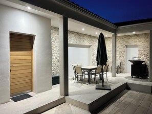 Outdoor dining - Family villa with pool (Moussac)