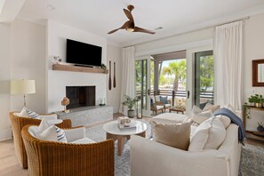 Smart-tv en een open haard