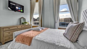 2 bedrooms, desk, iron/ironing board, WiFi