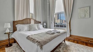 2 bedrooms, desk, iron/ironing board, WiFi