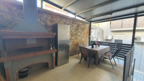 Deluxe Suite, Kitchen, Ground Floor | Terrace/patio
