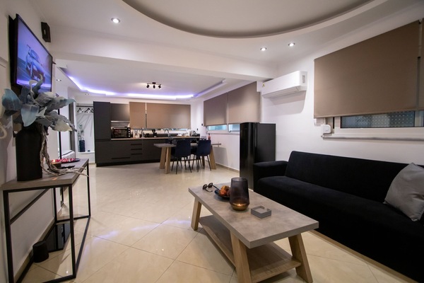 Design Suite, Kitchen, Ground Floor | Living area | 0-inch Smart TV with digital channels, Netflix, streaming services