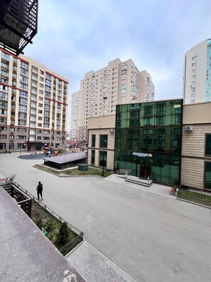 Comfort Condo, 1 King Bed with Sofa bed, Pets allowed, Courtyard View | Balcony view