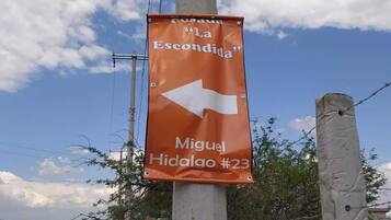 Vista frontal de la propiedad