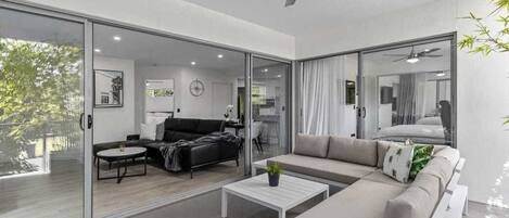 تلفزيون ذكي، كُتُب