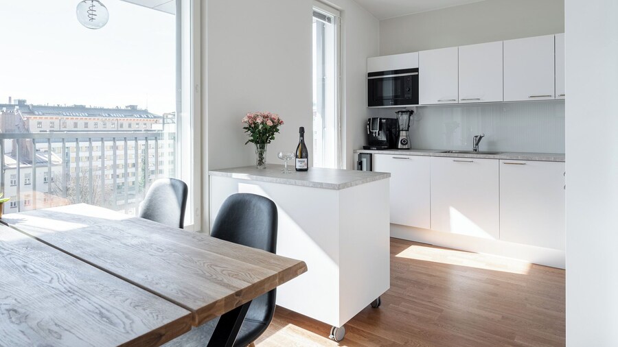 Luxurious 1BR Penthouse with Balcony