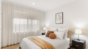 4 bedrooms, iron/ironing board, Internet, bed sheets