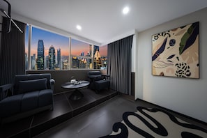 Selected City View Twin Room | Ropa de cama de alta calidad, camas con pillow-top y wifi gratis 