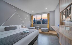 Minimalist King Room | Premium bedding, pillowtop beds, free WiFi, bed sheets - Chongqing Fanghua Hotel (Hongyadong Branch) (Chongqing)