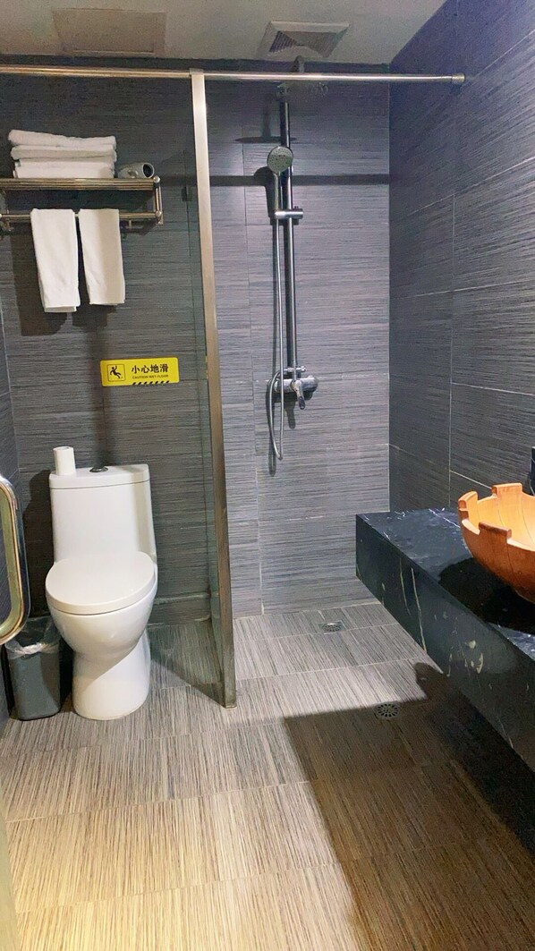 Enjoyable King Room | Bathroom