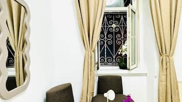 Basic Room | Iron/ironing board