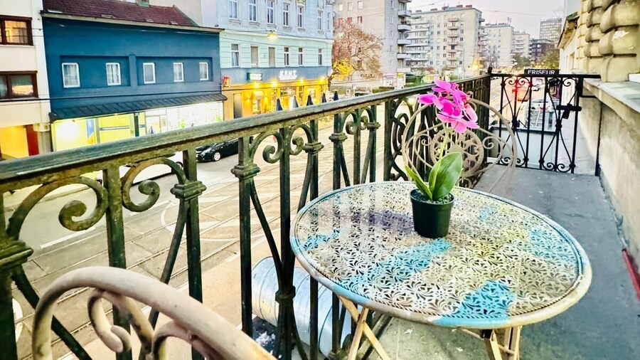 9BR Apt for 18P Walk to Augarten