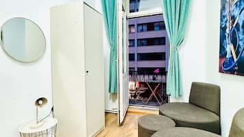 Eenvoudige kamer | Een strijkplank/strijkijzer