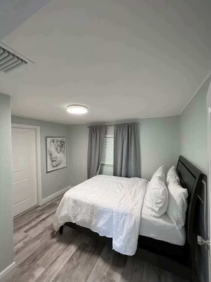 3 chambres, fer et planche à repasser, Wi-Fi, draps fournis