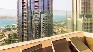 A high-rise building with a glass facade overlooking a coastal area. - Apartment 2BD,Royal Home , Deluxe, Beach View, Abu Dhabi (Abu Dhabi)