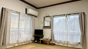 Basic Room, Non Smoking, Beach View | Interior