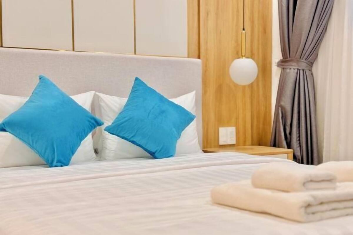 高級寝具、ピロートップベッド、ミ  ニバーのアイテム (無料)、デスク