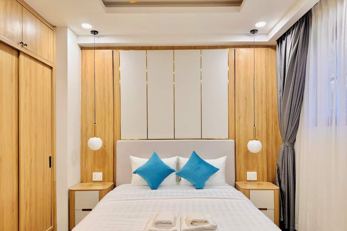 Premium bedding, pillow-top beds, free minibar items