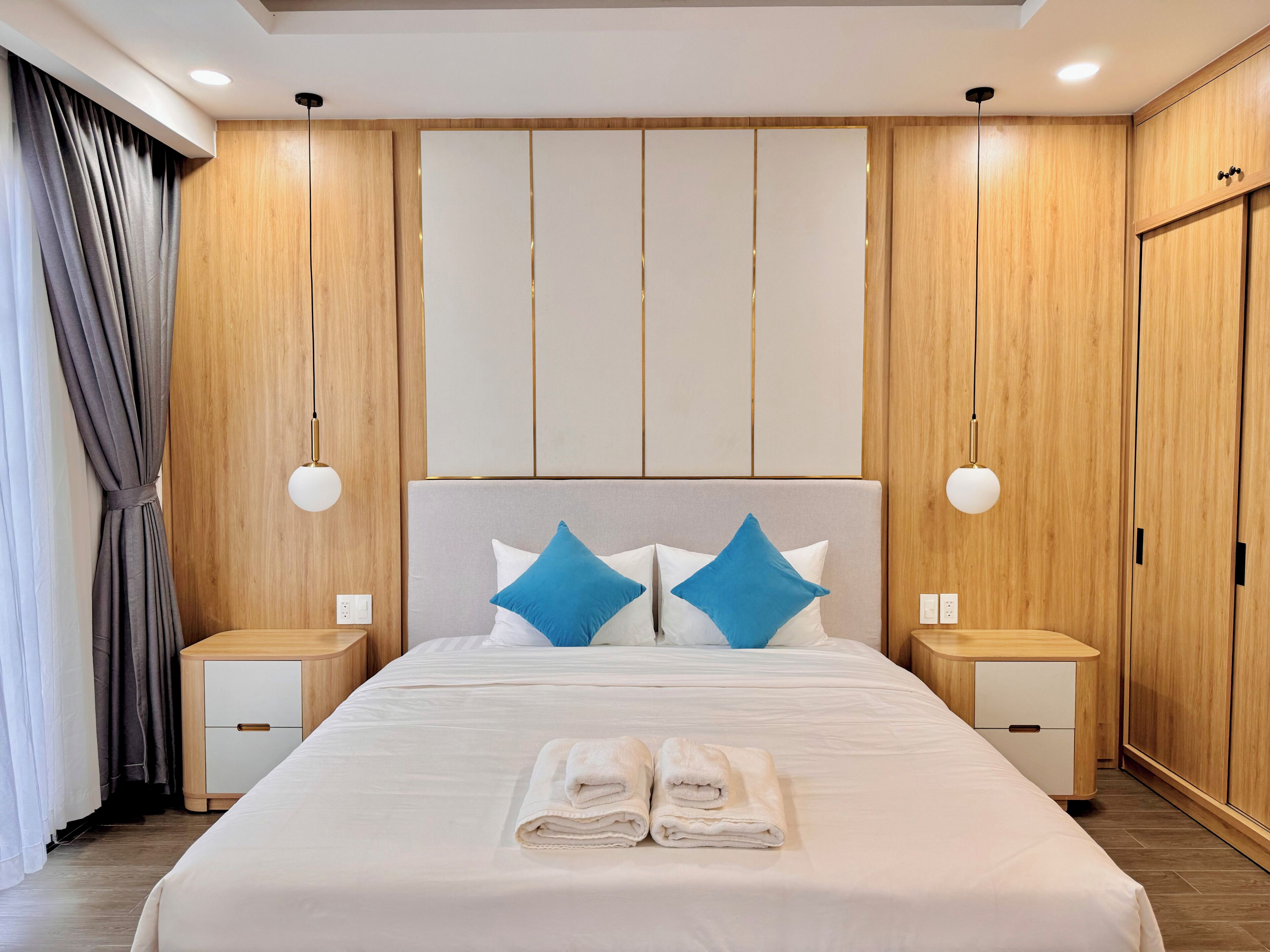 Deluxe Double Room, 1 King Bed, City View | Premium bedding, pillowtop beds, free minibar items