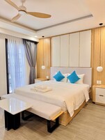 Deluxe Double Room, 1 King Bed, City View | Premium bedding, pillowtop beds, free minibar items