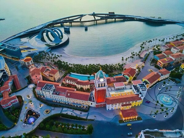 On the beach, white sand, beach shuttle - Haus Stay Sunset Town Phu Quoc (Phu Quoc)