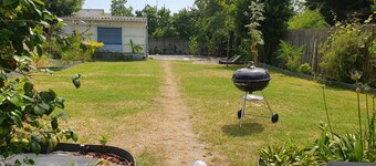 House center town 5 bedrooms 700m from the beach, private parking, pets allowed