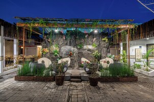 Classic Apartment, Balcony, Garden View | 1 bedroom, laptop workspace, soundproofing