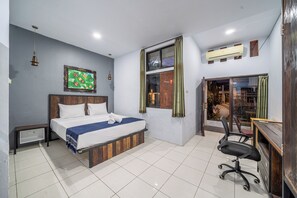 1 bedroom, laptop workspace, soundproofing