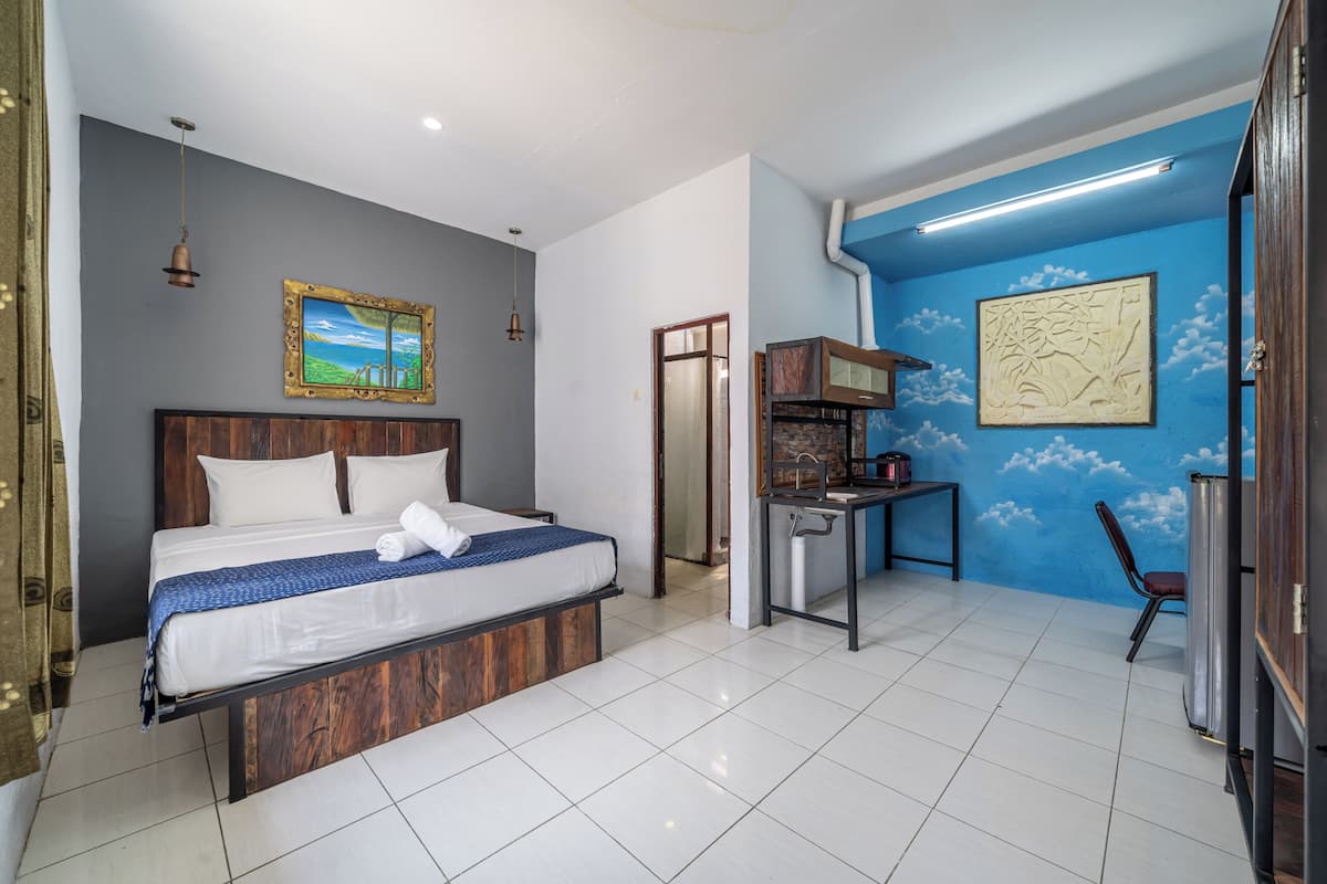 Classic Apartment, Balcony, Pool View | 1 bedroom, laptop workspace, soundproofing