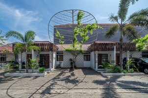 1 bedroom, laptop workspace, soundproofing