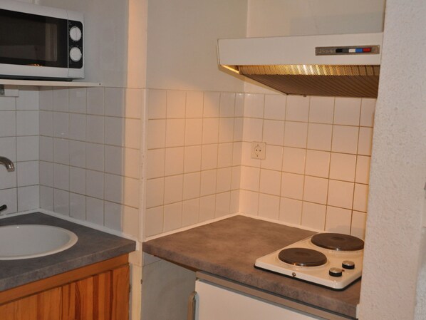 冰箱、微波炉、厨具/餐具