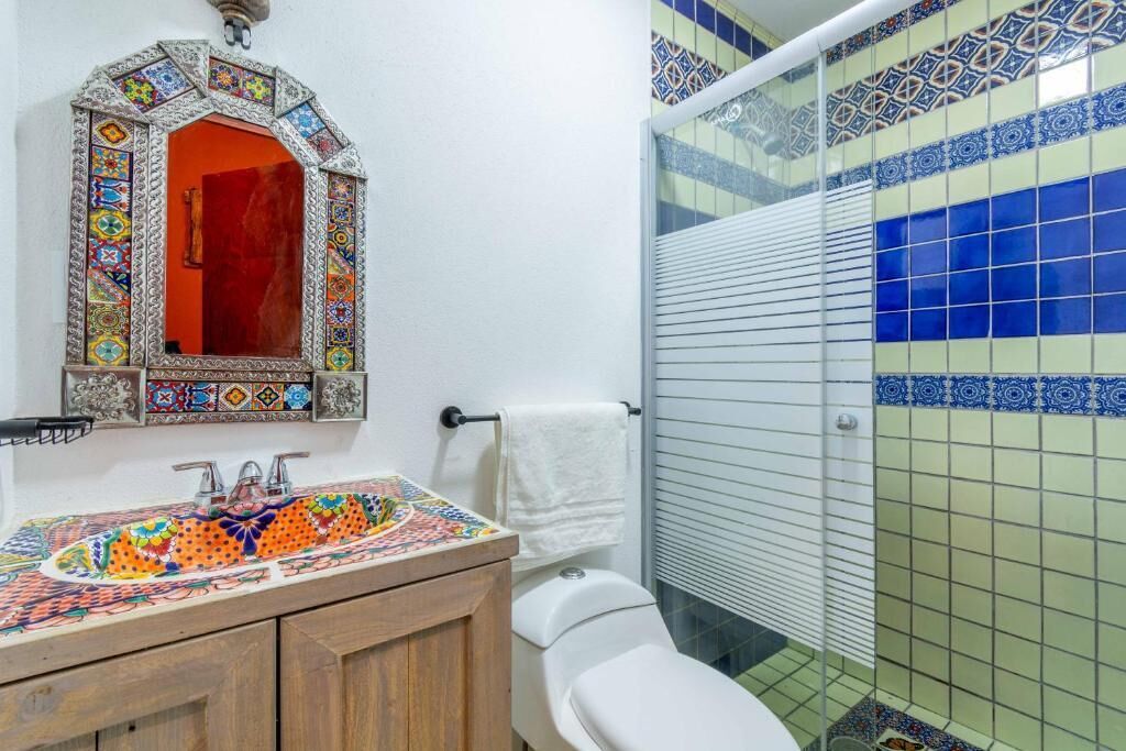 Chambre | Salle de bain | Douche, serviettes fournies, savon, shampoing