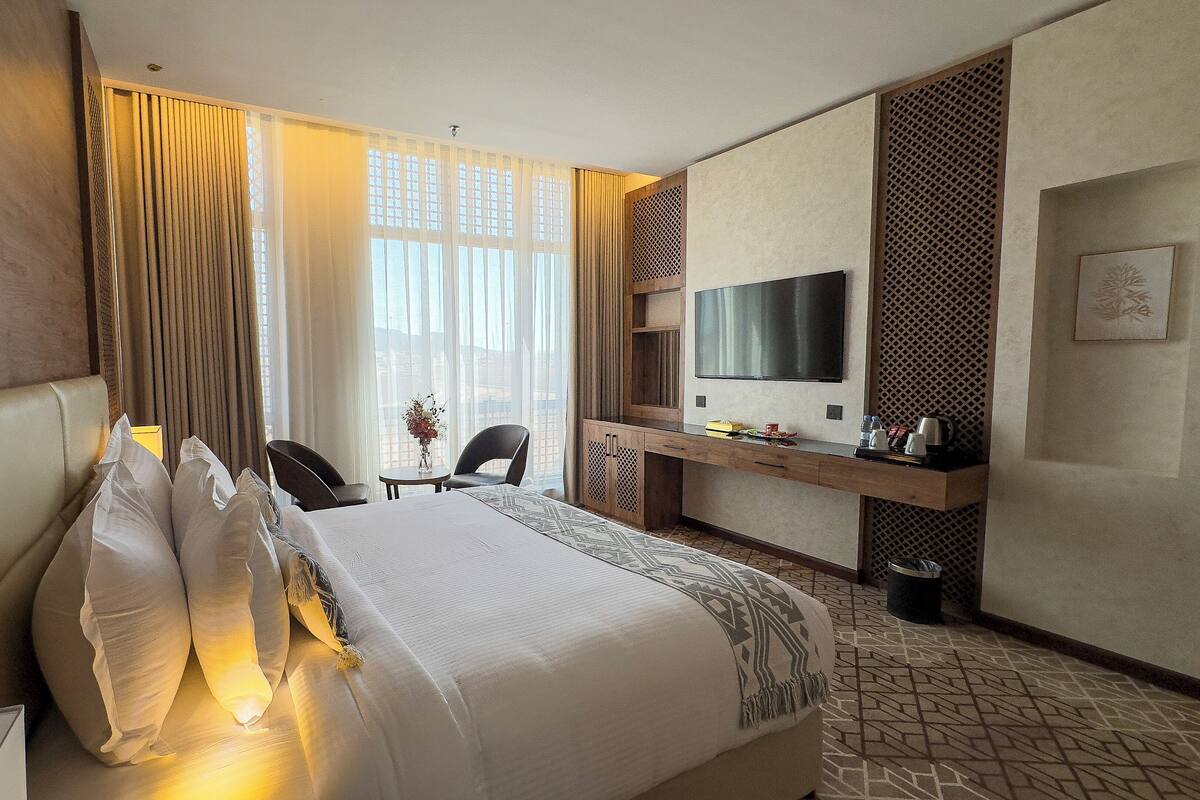 Suite | Blackout curtains, soundproofing, iron/ironing board, free WiFi