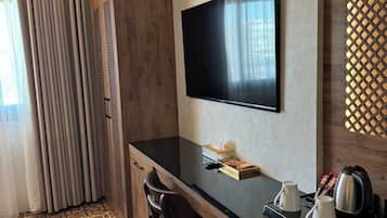 Double Room, 1 King Bed | Blackout curtains, soundproofing, iron/ironing board, free WiFi