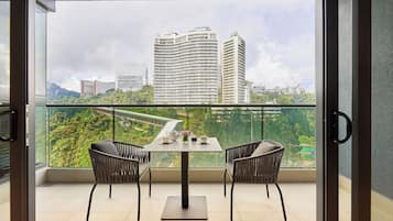 Suite, 2 Bedrooms, Mountain View | Living area