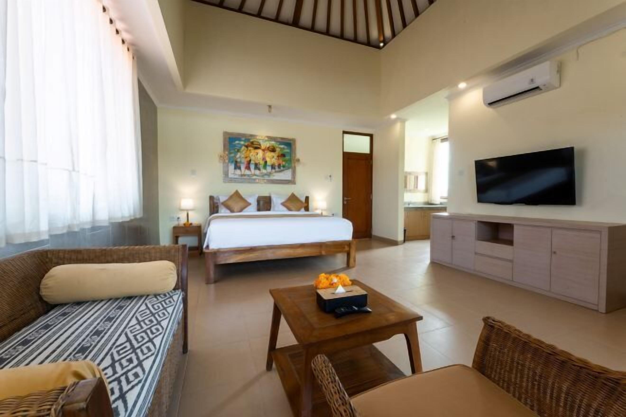 Minibar, desk, laptop workspace, blackout drapes