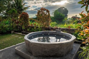 Junior Suite, 1 King Bed, Mountain View | Bathroom | Towels, soap, shampoo, toilet paper