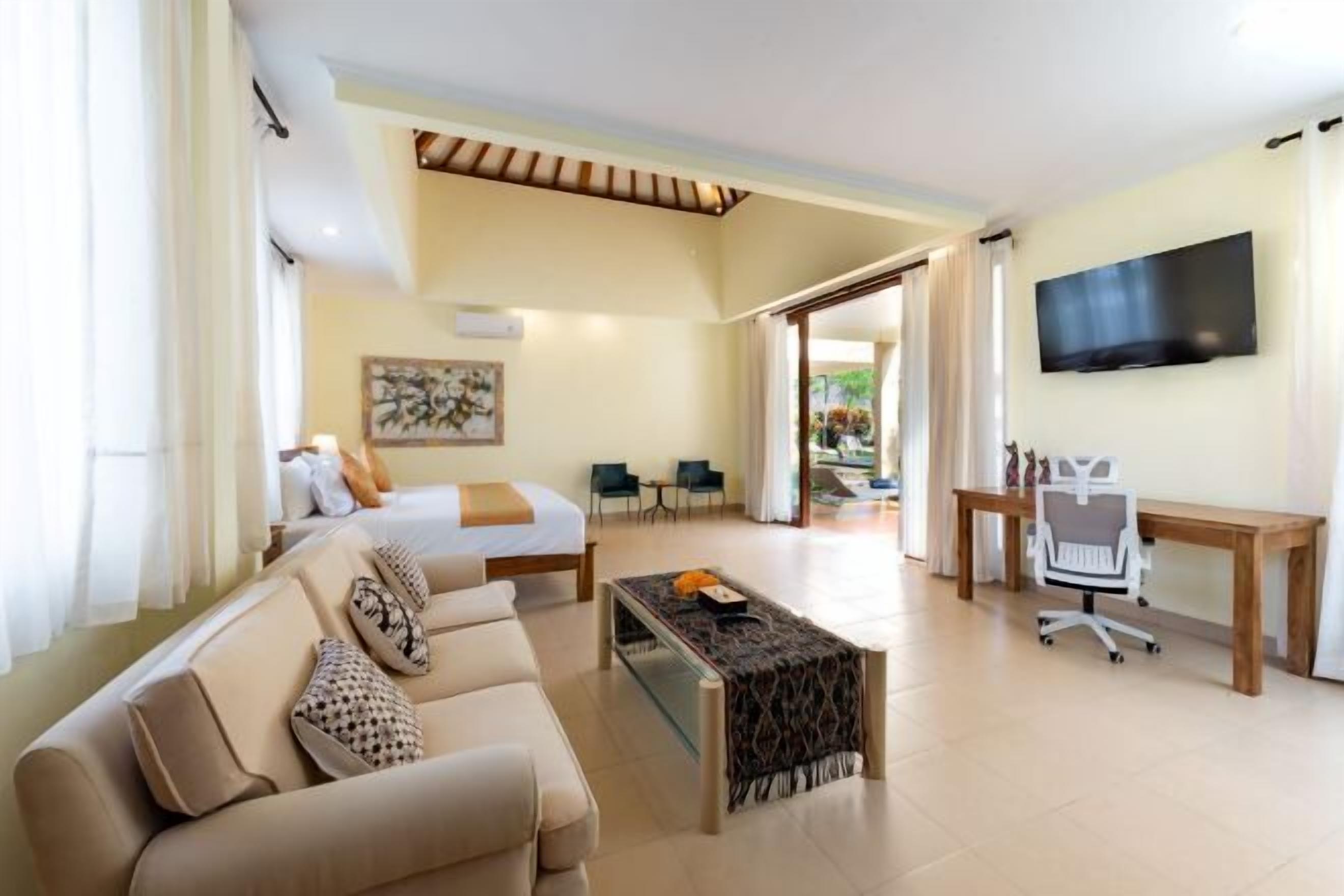 Minibar, desk, laptop workspace, blackout drapes