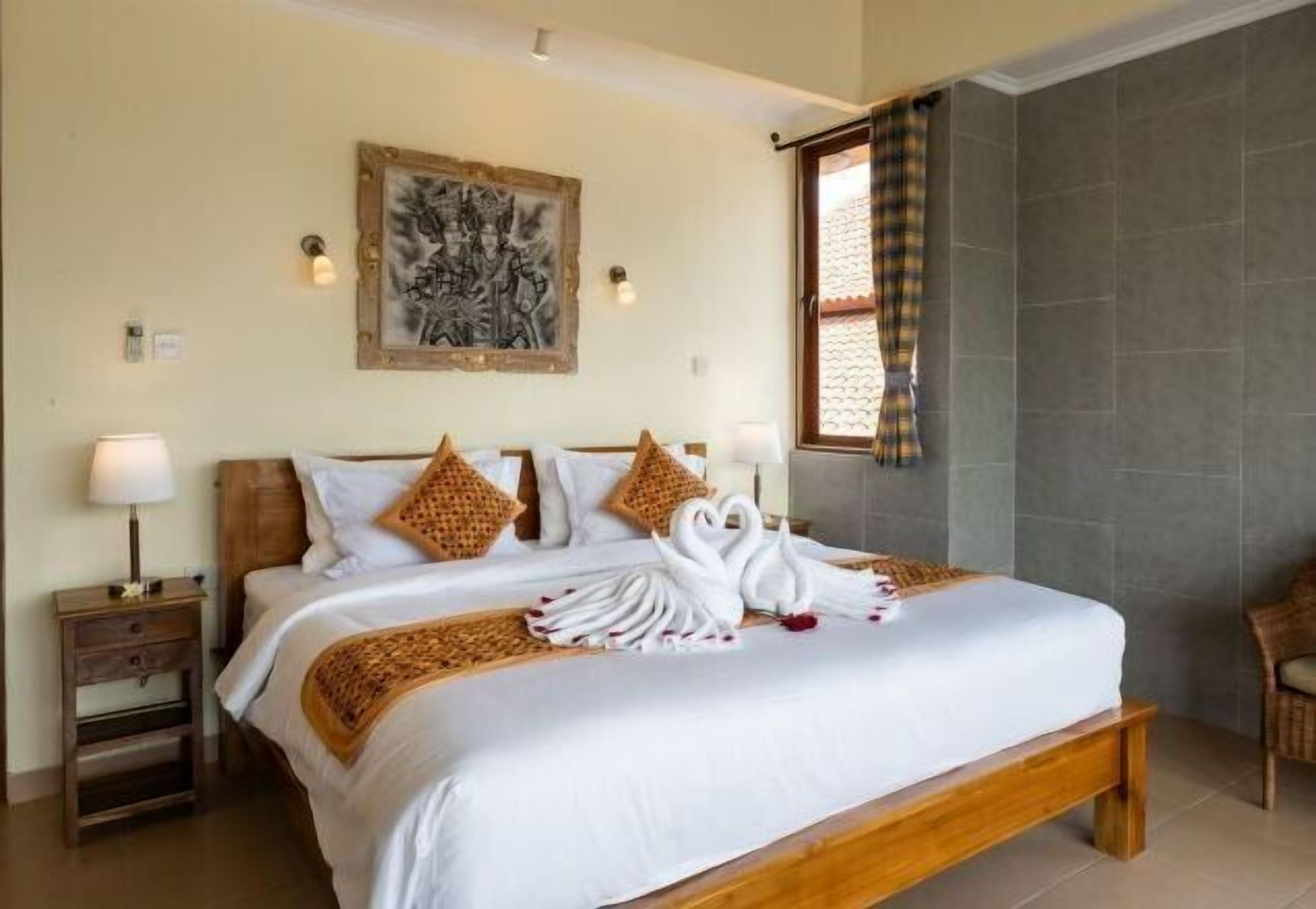 Minibar, desk, laptop workspace, blackout drapes