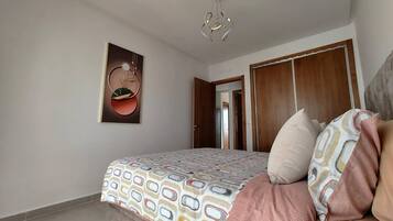 3 bedrooms, iron/ironing board, internet