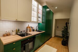 Kühlschrank, Mikrowelle, Ofen