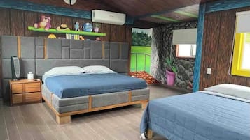 5 bedrooms, iron/ironing board, free WiFi, bed sheets