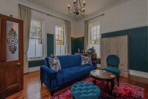 デラックス シングルルーム シティビュー | リビング エリア | 薄型テレビ、Netflix、ストリーミングサービス