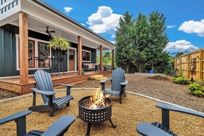 Fireplace - Cozy Craftsmen (Black Mountain)