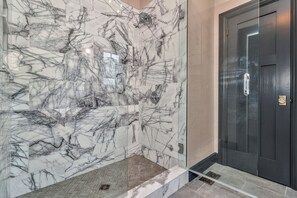 Signature House, 2 Bedrooms, Non Smoking, Patio | Bathroom | Free toiletries, hair dryer, towels, soap - Cozy Craftsmen (Black Mountain)