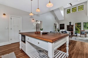 Casa Prestigio, 2 habitaciones, para no fumadores, patio | Cocina privada | Refrigerador, microondas, horno y parrilla de estufa