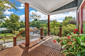 Terrace/patio - Cozy Craftsmen (Black Mountain)