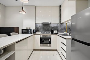 Fridge, microwave, oven, stovetop