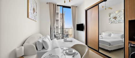 Iron/ironing board, WiFi, bed sheets